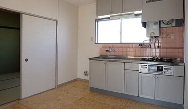 川西市清和台、マンションのキッチン画像です