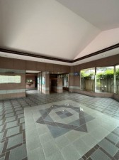 川西市久代、マンションのエントランス画像です