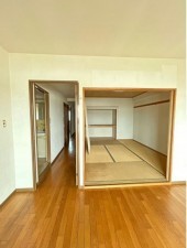 川西市久代、マンションの居間画像です