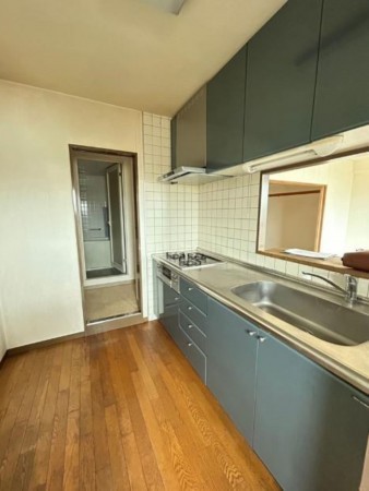 川西市久代、マンションのキッチン画像です