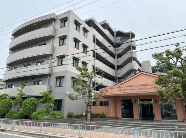川西市久代、マンションの外観画像です