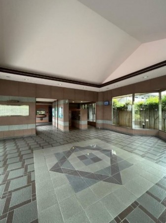 川西市久代、マンションのエントランス画像です