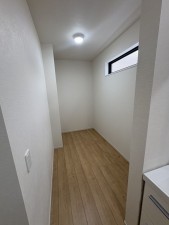 川西市小戸、新築一戸建ての収納画像です