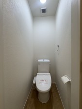 川西市小戸、新築一戸建てのトイレ画像です