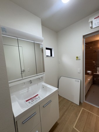 川西市小戸、新築一戸建ての洗面画像です