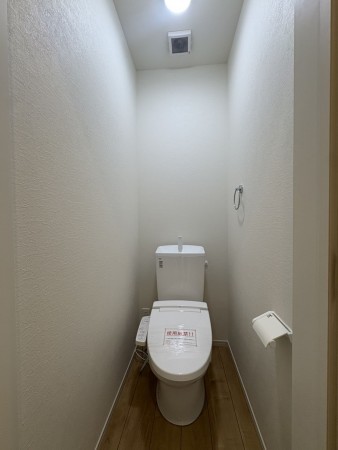 川西市小戸、新築一戸建てのトイレ画像です