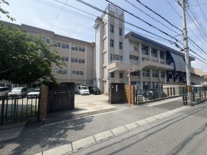 川西市加茂、中古一戸建ての小学校画像です