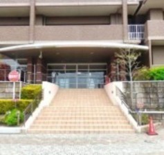 川西市見野、マンションの外観画像です