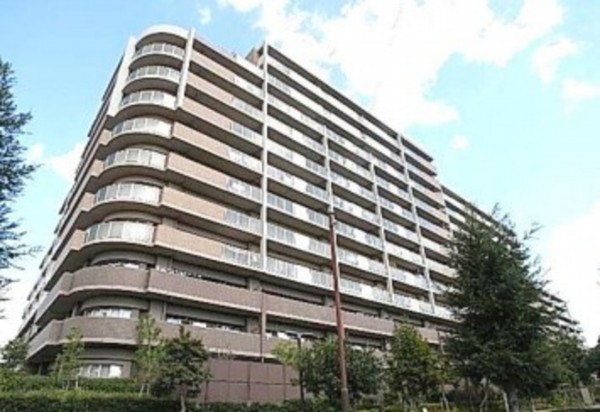 川西市見野、マンションの外観画像です