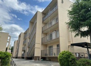 川西市清和台、マンションの外観画像です