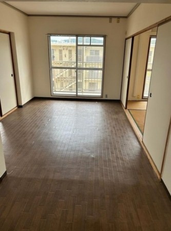 川西市清和台、マンションの居間画像です
