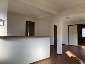 川西市丸山台、中古一戸建ての居間画像です