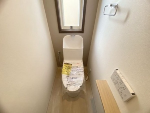 川西市丸山台、中古一戸建てのトイレ画像です