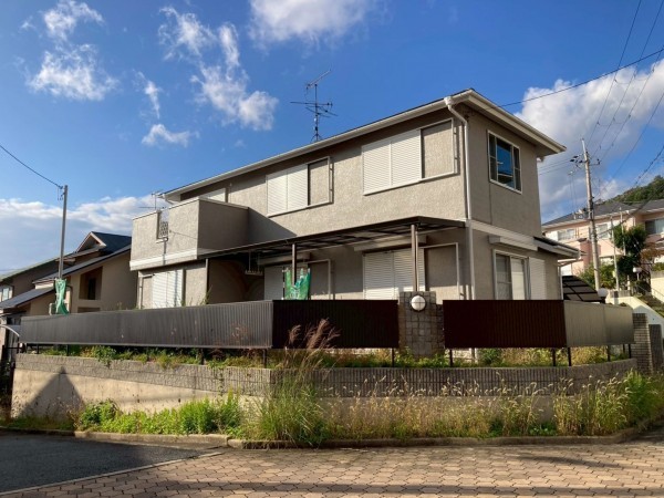 川西市丸山台、中古一戸建ての外観画像です