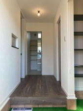 川西市清和台、新築一戸建ての玄関画像です