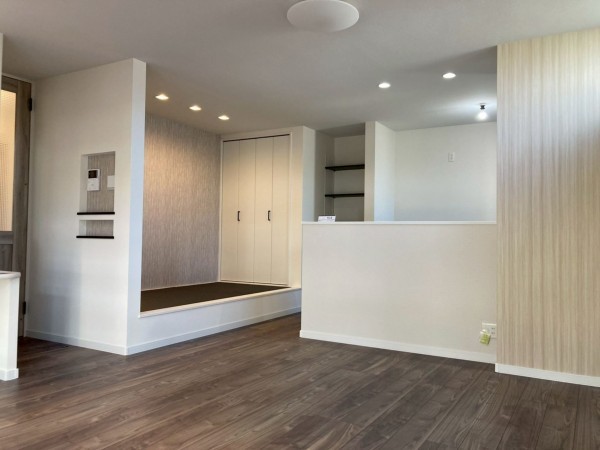 川西市清和台、新築一戸建ての居間画像です