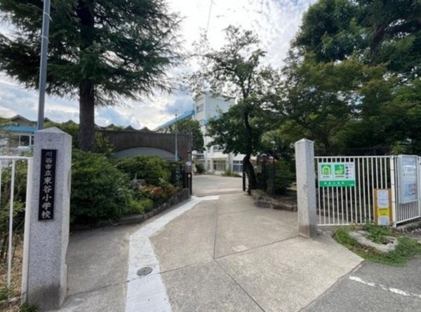 川西市笹部、土地の小学校画像です