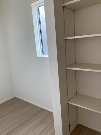 川西市笹部、新築一戸建ての収納画像です