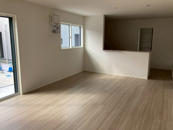 川西市笹部、新築一戸建ての居間画像です