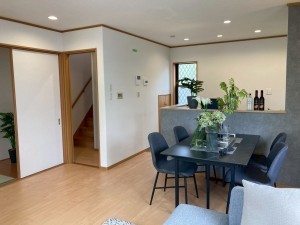 川西市けやき坂、中古一戸建ての居間画像です