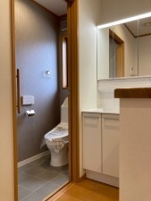 川西市けやき坂、中古一戸建ての洗面画像です