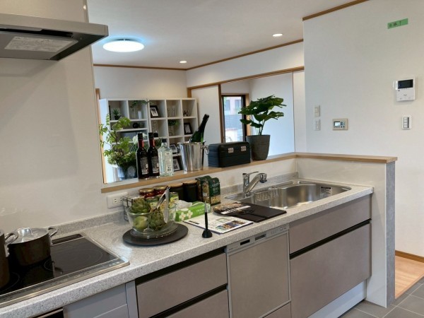 川西市けやき坂、中古一戸建てのキッチン画像です