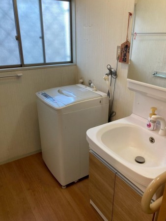 川西市笹部、中古一戸建ての洗面画像です