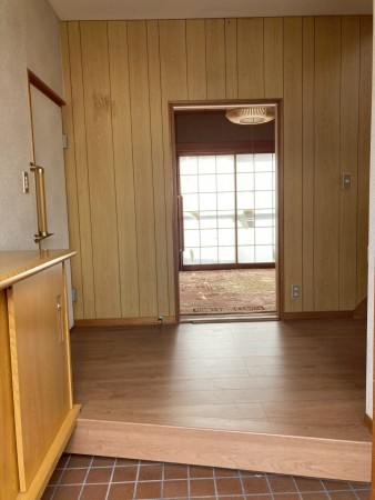 川西市笹部、中古一戸建ての玄関画像です