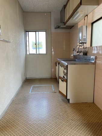 川西市笹部、中古一戸建てのキッチン画像です