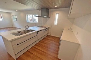 川西市錦松台、新築一戸建てのキッチン画像です