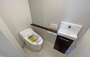 川西市錦松台、新築一戸建てのトイレ画像です