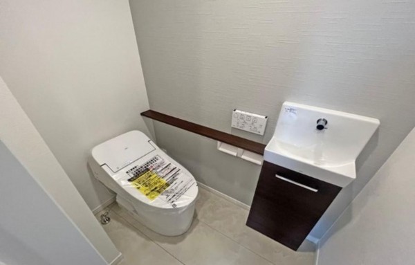 川西市錦松台、新築一戸建てのトイレ画像です