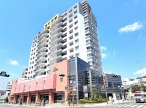川西市小花、マンションの外観画像です