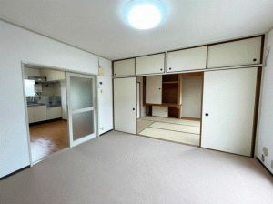 川西市清和台、マンションの居間画像です