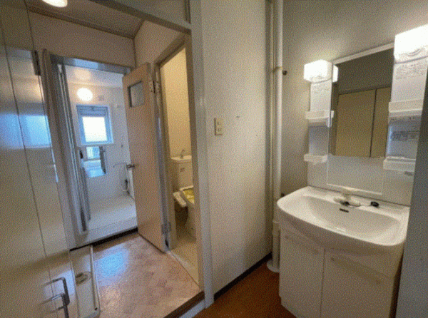 川西市清和台、マンションの洗面画像です