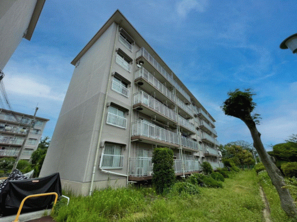 川西市清和台、マンションの外観画像です