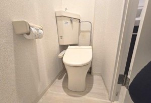 川西市清和台、マンションのトイレ画像です