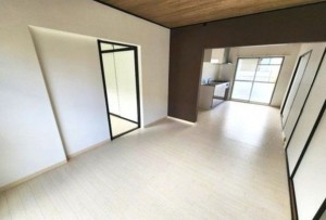 川西市清和台、マンションの居間画像です
