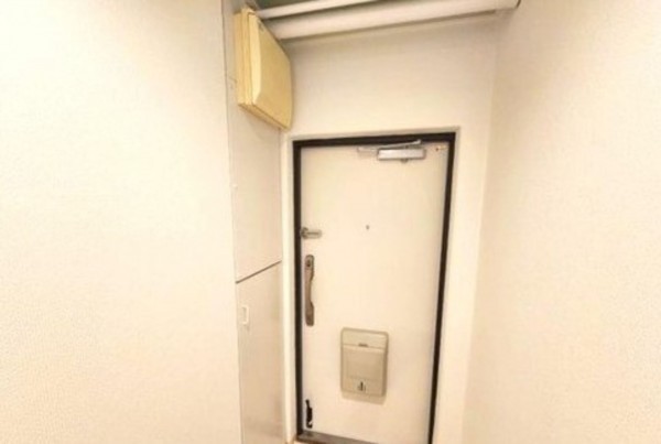 川西市清和台、マンションの玄関画像です