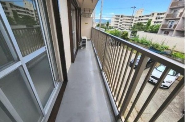 川西市清和台、マンションのバルコニー画像です
