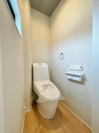 川西市東多田、新築一戸建てのトイレ画像です