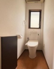 川西市南花屋敷、中古一戸建てのトイレ画像です