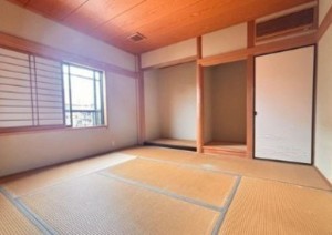川西市南花屋敷、中古一戸建ての居間画像です