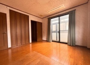 川西市南花屋敷、中古一戸建ての寝室画像です