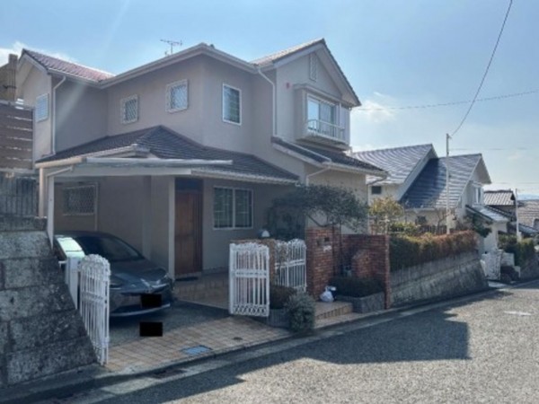 川西市美山台、中古一戸建ての外観画像です