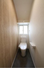 川西市新田、新築一戸建てのトイレ画像です