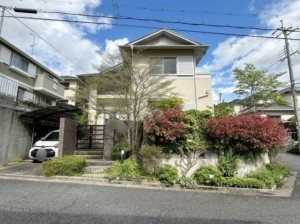 川西市丸山台、中古一戸建ての外観画像です