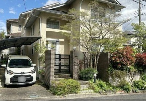 川西市丸山台、中古一戸建ての外観画像です