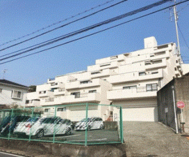 川西市寺畑、マンションの外観画像です