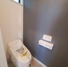 川西市加茂、新築一戸建てのトイレ画像です